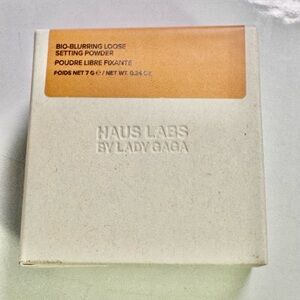 Haus Labs Bio-Blurring Loose Setting Powder Deep Medium